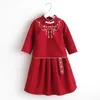 中国風の赤ちゃん女の子の服をセットレトロな学生たちは中国の新年のスーツの衣装赤ちゃん女の子甘いチャイナ山+プリーツのスカート2pcs