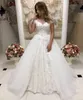2019 Vår Princess Bröllopsklänningar Sheer Bateau Neck Capped Kortärmad Badade Lace Appliques Corset Open Back Golv Längd Brudklänning