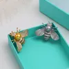 New Fashion Men Women Suit Dress Brooch Pin YellowWhite Gold Plated CZ Bee Brooch for Men Women for Party Wedding NL6257093537