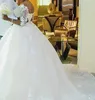 Ball Gown Mezza manica Abito da sposa 3D Appliques floreali Off spalla Sweep Train Splendido design Abiti da sposa per Castle Wedding C233L