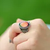 男性と女性のための気分の石の結婚指輪を変えるファッションアンティークシルバーメッキ色