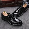 Klassiekers Europa Stijl Mode Luxe Spikes Mannen Klinknagels Schoenen Casual Platform Mens Veterschoenen Man Party Oxfords Flat L96