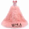 Echte Foto Quinceanera Jurken Baljurk Sweetheart Organza Kristallen Beaded Ruches Rose PinkDaftachable Sweet 16 Pageant Jurken