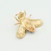 Fancy Gold Tone Stunning Kristaller Och Imitation Pearl Cute Bee Brosch Hot Selling Lovely Bee Collar Pin Visual Women Broaches