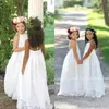 Beach Boho Flower Girl Dresses 2018 Ny ankomst Halter Halsbakgrund Bakgrund En Linje Golvlängd Vit Lace Kids Bröllopsklänningar