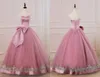 Guld Lace Billiga Quinceanera Klänningar Dusty Rose Sweetheart Tulle Bows Backless Ruched Simple Cheap Long Prom Sweet 16 Dress Vestidos 15 Anos