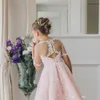 Prinsessan Rosa Toddler Söt liten Tjejs Pageant Klänningar Billiga In Stock Flowers Backless Tulle Flower Girl Dresses
