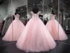 Sweety الوردي السباغيتي الأشرطة تول فساتين quinceanera مطرز الراين الأعلى الكرة أثواب حفلة موسيقية فساتين الأميرة