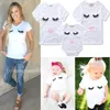 2018 sommer Familie Passenden Outfit Weiß Blinked Eye Baumwolle Mama und Ich T-shirt Kinder Kleidung Baby Strampler Baby Mädchen kleidung 3 Stil