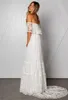 Vintage jaren 1970 Bohemian Trouwjurken Flounce Off Shoulder Neckline A Line Court Train Ivory Lace Beach Boho Bruidsjurken