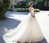Vintage-Brautkleider im Ballkleid-Stil mit Spitze, dreiviertellangen Ärmeln, transparentem Ausschnitt, Tüll-Brautkleidern mit verdeckten Knöpfen