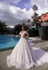어깨에서 계단식 3D 레이스 V- 넥 웨딩 드레스 17354 크리스탈 볼 가운 신부 가운