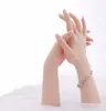 mannequin mains affichage du bracelet