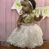 Lovely Baby Toddler Compleanno Gioiello Collo Archi Pizzo Applique Tulle Cavigliera Flower Girls Dress Sparkly Paillettes Abiti da prima comunione