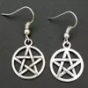 Biżuteria Moda 50Pair / Lot Starożytne Srebrne Pentagram Penent Pentacle Charm Wisiorki Drobe Kolczyki Witch Pagan Goth Biżuteria Prezent A45