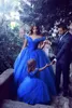 Puffy kunglig blå prom klänningar glamrous cinderella boll klänning sexig av axelpärlor fjäril applique afton klänning quinceanera klänningar