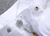 Nowe męskie rozryte dżinsy w paski białe proste chude dżinsowe spodnie motocyklowe do dziury Spodnie plus wielkości 0103253y