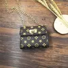 Portmonetki dziecięce dziecięce PU Skórzane worki do kratki Księżniczka Camellia Cekiny Kwiatowe Hangbag Moda Koreański Dzieci Mini Cukierki Chain Torba 5 Kolory