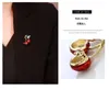 Amazing Gold Color Alloy Red Cherry Brooch Stunning Clear Diamante Enamel Fruit Broach Pin Kvinnor Scarf Corsage Lapel Pin