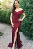 Ny ankomst från axeln Simple Bourgundy Prom Dresses 2022 Sidoslits Sexig golvlängd Kvällsklänningar Satin Zipper Formella ROBES DE SOIREE