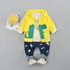 秋のファッション男の赤ちゃん服子供スポーツスーツ恐竜 3 個刺繍長袖フード付きコート服セット