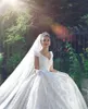 Dubai Brautporträt, Prinzessin-Hochzeitskleid, luxuriöse, schulterfreie Brautkleider mit Spitze und Applikationen, glamouröse königliche Hochzeitskleider von Arabia