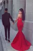 2018 Diseñador único Sirena roja Noche Vestidos de baile Barato Cariño Satén Plisado Hasta el suelo Vestido largo formal para niñas Nuevo