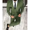 Olive Green Mens Passar för brudgum Tuxedos Notched Lapel Slim Fit Blazer Tre Piece Jacka Byxor Väst Man Skräddare Gjorda Kläder