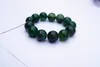 Contas de ágata verde natural artesanal 16 mm 13 esferas. O elástico forma uma pulseira encantadora.