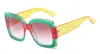 المرأة الجديدة النظارات الشمسية المتضخم خمر نظارات الشمس إطار كبير أحمر الخضراء النساء الإناث uv400 تصميم العلامة التجارية الإيطالية