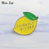 Miss Zoe Citroen emaille pins LICHT BITTER Broches Cadeau voor Kinderen vrienden Fruit pictogrammen Pin Badge Knop Revers voor Kleding ca