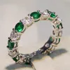 2018 Hot mousserande helt nya lyxsmycken 925 Sterling Silver Round Cut Emerald Zirconia Populära Kvinnor Bröllop Band Cirkel Ring Present CZ