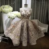 2020 Kristall-Abschlussballkleider Puffy Rock Gold Spitzenkleid Abendkleider Kurzes Juwel Ballkleid Kleid für besondere Anlässe nach Maß