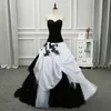 Abito da ballo in bianco e nero Abito da sposa gotico vintage Abito da sposa non tradizionale da donna con tulle arricciato a vita bassa con scollo a cuore