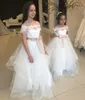 사랑스러운 레이스 꽃의 소녀 드레스 어깨 띠를 벗고 결혼식을 위해 유아 미식가 드레스 튤립 미루 나무 꼬맹이 아이 드레스