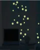 100 set / lotto 3,3 cm e 2 cm luminoso Star Wall Stickers finestra in PVC fluorescente Paster incandescente nel buio per Baby Room
