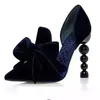 Neue Luxus-Schuhe aus Leder mit großem Schmetterlingsknoten und Blumenmuster, Samt-Fliege, Runway-Pumps, runde Perlen, hochhackige Damen-Braut-High-Heels
