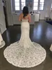 Trägerloses, durchsichtiges Meerjungfrau-Hochzeitskleid aus Spitze in Übergröße, maßgeschneidertes Brautkleid mit langem Schleppe und Vorderschlitz