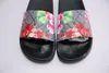 Märke Fashion Luxury Designer Tofflor Män och Kvinnor Designer Blomma Tryckt Strand Flip Flops Slipper Best Quality Fashion Slide Sandals W3