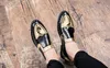 3 Color Brand Design Stylish Man Shoes Pailletted Punted Toes Pelle di brevetto Scarpe da festa Dimensioni 38 ~ 45 oro argento nero