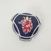 Sfondo blu King of the Road Scania Car ABS Hood Griglia anteriore Emblema distintivo con resina epossidica per Saab2774236