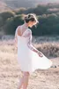 Billiges Boho kurzes Kleid mit 3/4 Langarm Illusion sexy v Halsknie Länge Spitzen Chiffon Flecken Strand Hochzeit Brautkleid