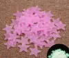 400 setleri 3 cm Yıldız Duvar Çıkartmaları Stereo Plastik Floresan Paster Bebek Odası Için Karanlık Çıkartması Parlayan