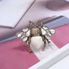 Spilla Honeybee Crystal Diamond Bee Pins Spille in lega di zinco strass moda donna insetto perni maglione
