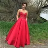 Rode lovertjes prom dresses 2019 strapless kant satijn kristal backless formele jurken afstuderen jurk plus size met zak avondjurken