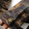 Moda Casual Hombres S Tallas grandes M XL Primavera Nueva chaqueta vaquera delgada estilo jungla de camuflaje salvaje