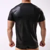 Gran oferta 2019, camiseta Sexy a la moda para hombre, camisetas de manga corta de imitación de cuero de compresión, camisetas de cuero PU Gay para hombre, camiseta ajustada