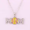 Gorąca Sprzedaż Softball Sports Wisiorek Naszyjnik Mom List White Yellow Crystal Kryształ Rhinestone Ball Charm Link Łańcuch do zespołu Fani Biżuteria