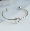 Europa i Stany Zjednoczone Bangle Metal Sliver Rose Gold Color Biżuteria Prosta Bransoletka wiatrowa Spersonalizowany Knot Gifts Bransoletka Krawata Unisex