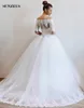 Bateau Neckline Off Shoulder Half Sleeve Bride Dresses Lace Bodice Ball Klänning Lång Tulle Bröllopsklänning Vit Brudklänningar Kvinnor